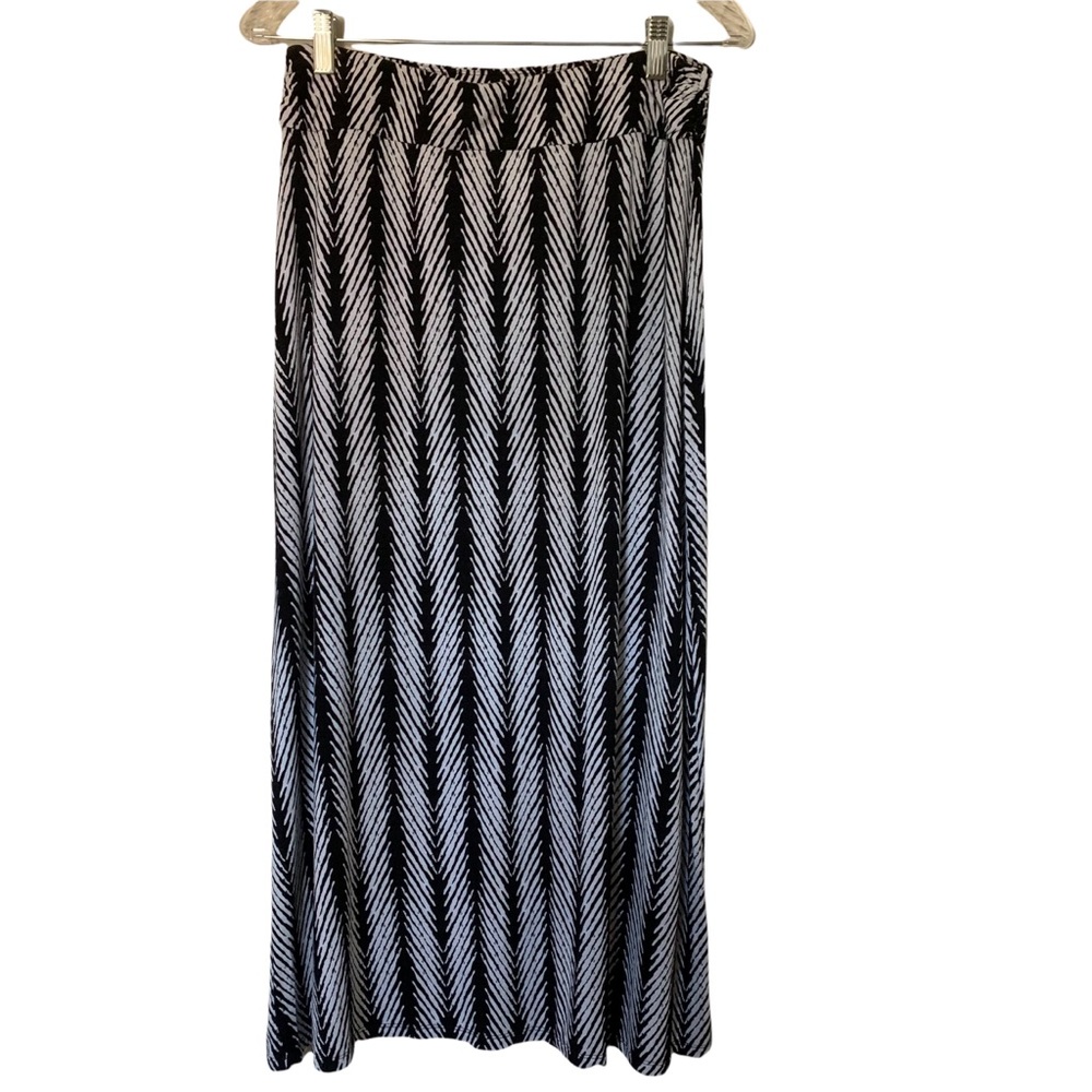 Liz Claiborne Black and White Maxi-Skirt Size Medium Petite